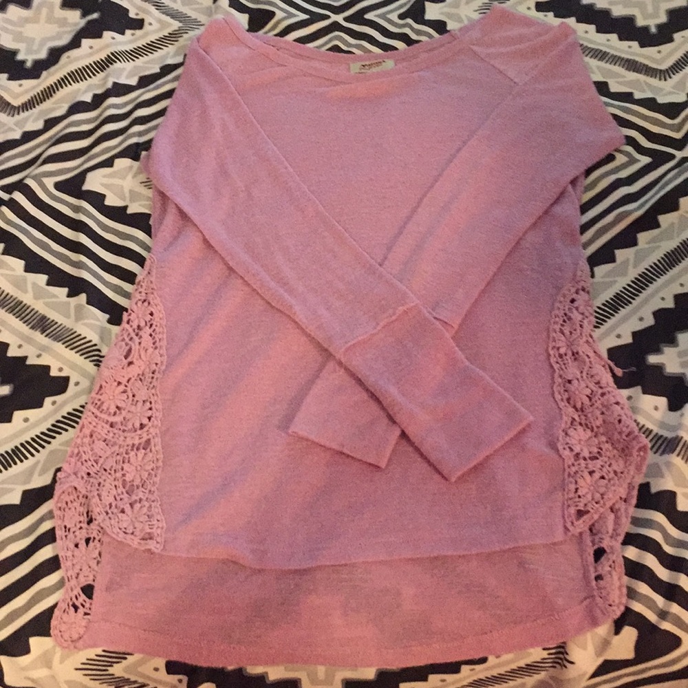 Arizona size M long sleeve top with lace on sides